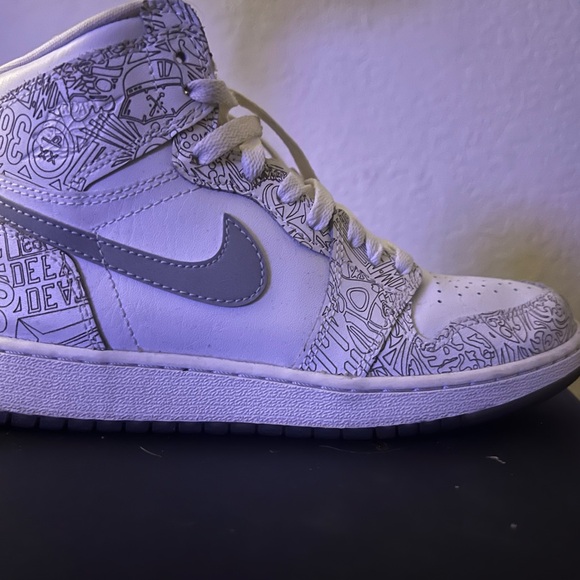 Air Jordan 1 Retro High OG 'Laser - Picture 1 of 4